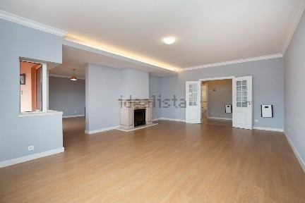Arrendamento de apartamento T3 na Avenida das Acácias, 6