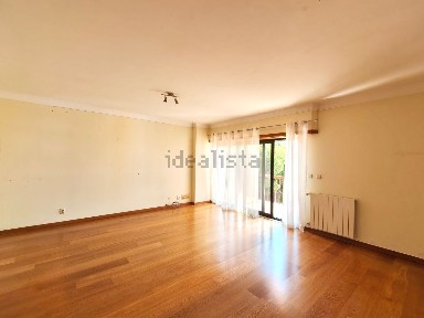 Arrendamento de apartamento T3 na Rua Professor Doutor José Pinto Peixoto