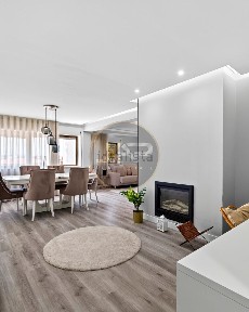 Arrendamento de apartamento T4 na Praceta Jaime Cortesão, 3