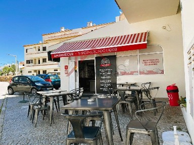 Espaço comercial à venda na Rua Cesário Verde