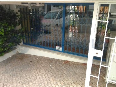 Espaço comercial à venda na Avenida Francisco Sá Carneiro