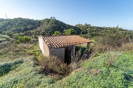 Armazém à venda na Estrada de Maria Serrão, 1