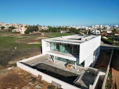 Moradia independente à venda no Beco dos Eucaliptos, 11