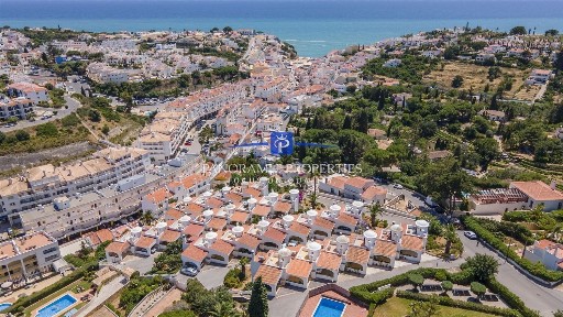 Moradia geminada à venda no Centro de Carvoeiro