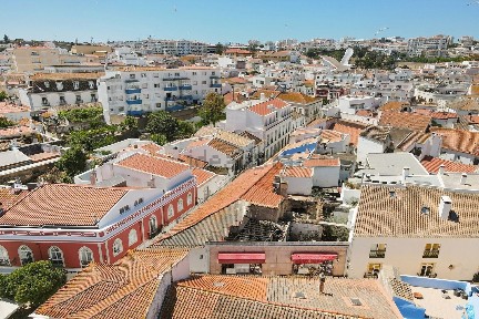 Espaço comercial à venda no Largo Marquês de Pombal, 20