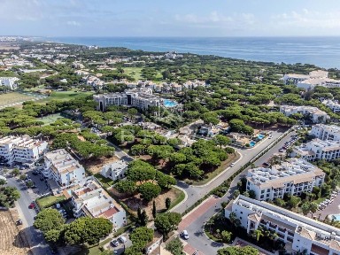 Albufeira e Olhos de Água, Olhos de Água, Bairro Pine Cliffs