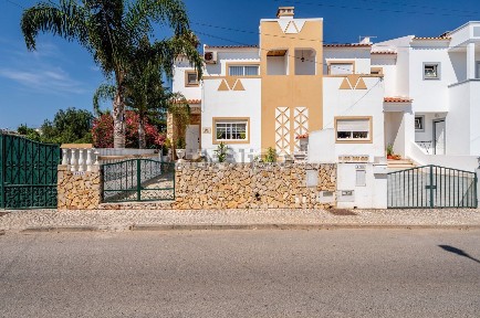 Estômbar e Parchal, Bela Vista, Rua Dom Sancho I, 76