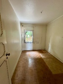 Apartamento T4 à venda na Avenida 25 de Abril