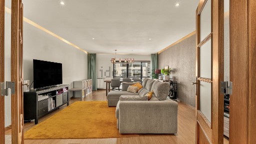 Apartamento T3 à venda na Avenida Amália Rodrigues, 22