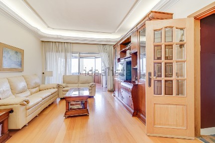 Apartamento T2 à venda na Rua Cidade de Nova Lisboa, 219