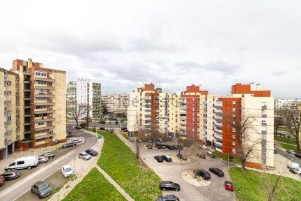 Apartamento T3 à venda na Rua Cidade da Praia, 370