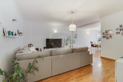 Apartamento T3 à venda na Rua Dom Pedro IV