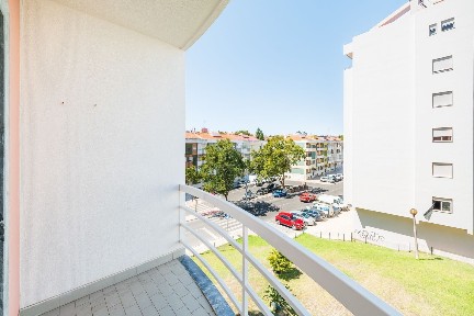 Apartamento T2 à venda na Avenida Maria Lamas, 12