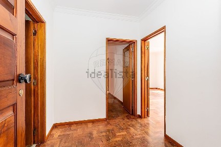 Apartamento T3 à venda na Praceta Frei Nicolau de Oliveira