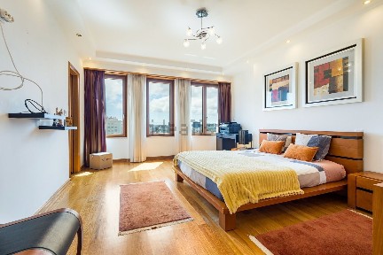 Apartamento T3 à venda na Rua Sarmento de Beires, 45