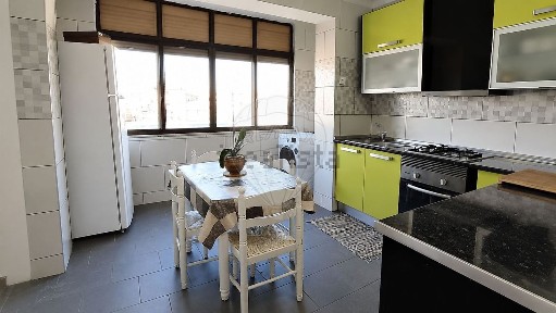 Apartamento T4 à venda no Monte Abraão