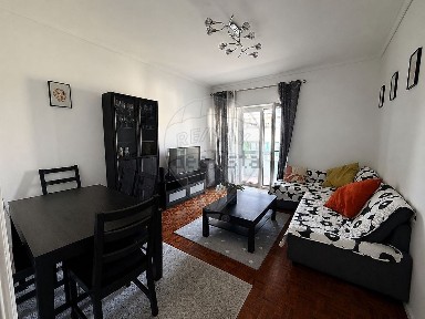 Apartamento T2 à venda na Rua Aquilino Ribeiro