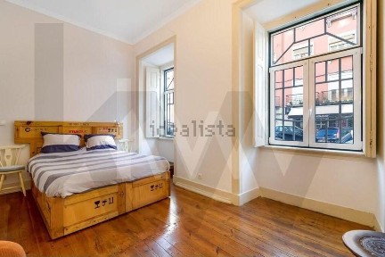 Apartamento T4 à venda na Rua Coelho da Rocha s/n