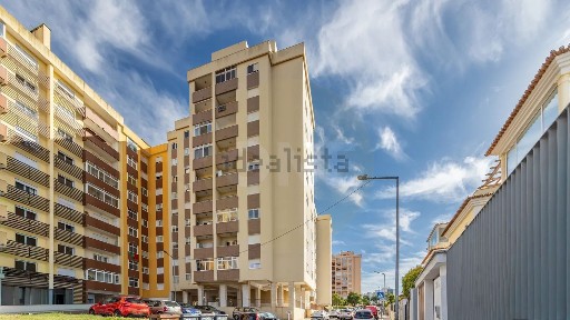 Apartamento T3 à venda na Rua Tiago da Silva Santos