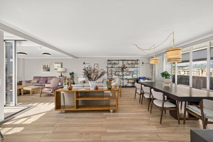 Apartamento T4 à venda na Rua Doutor Alfredo da Costa