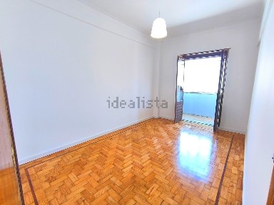 Apartamento T3 à venda na Rua Jorge de Castilho