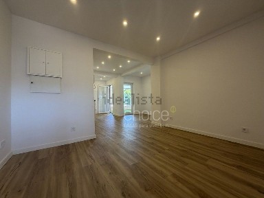 Apartamento T2 à venda na Rua Bastos Nunes, 28