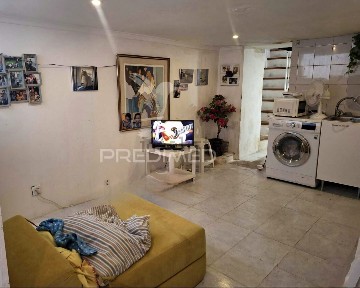 Apartamento T0 à venda no Largo Santo Antoninho