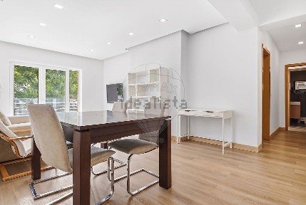 Apartamento T2 à venda na Rua José Januário do Sacramento