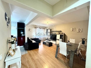 Apartamento T2 à venda na Rua Madressilvas