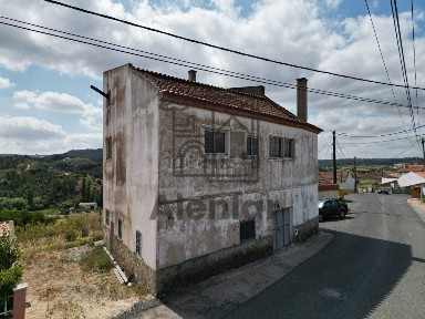 Moradia independente à venda na Rua Doutor Luíz Villar