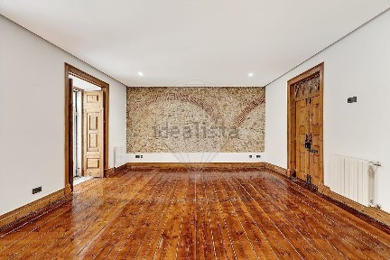 Apartamento T5 à venda na Rua de São Bento