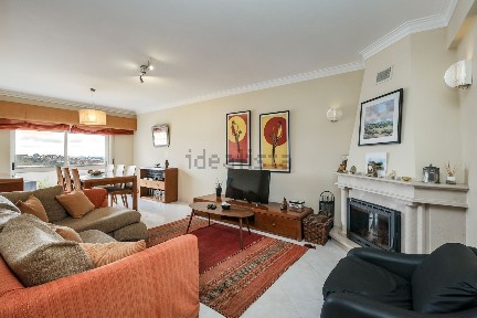 Apartamento T3 à venda na Avenida Miradouro
