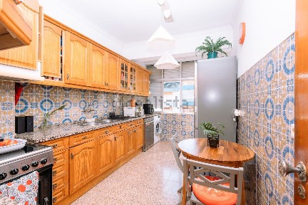Apartamento T2 à venda na Rua Padre Américo, 27