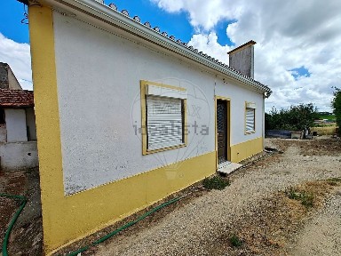 Moradia independente à venda em Carvoeira e Carmões