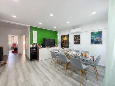 Apartamento T3 à venda na Damaia de Cima