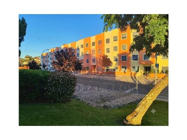 Apartamento T2 à venda na Rua Mariana Rey Monteiro, 5