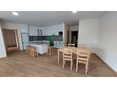 Arrendamento de apartamento T5 em Boidobra