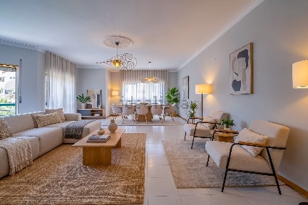 Apartamento T4 à venda na Avenida Professor Doutor Egas Moniz