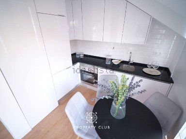 Apartamento T2 à venda na Rua do Vale de Santo António