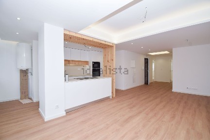 Apartamento T2 à venda na Avenida Columbano Bordalo Pinheiro, 90