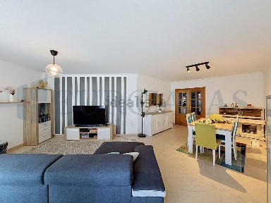 Apartamento T3 à venda na Rua António Correia Baharém