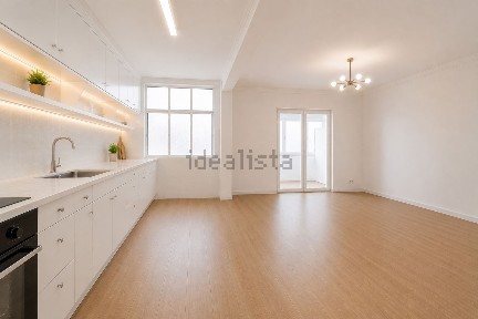 Apartamento T2 à venda na Rua das Indústrias, 9