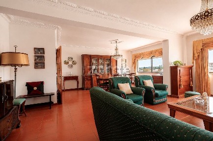 Apartamento T6 à venda na Rua Doutor Francisco Sá Carneiro, 61