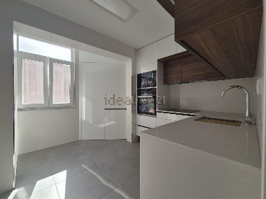 Apartamento T2 à venda na Avenida Cardoso Lopes