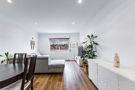 Apartamento T2 à venda na Travessa do Arneiro, 15