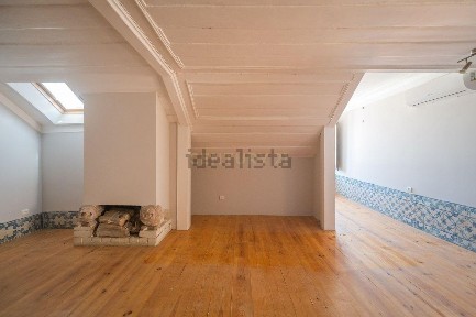 Apartamento T2 à venda na Rua das Janelas Verdes, 84