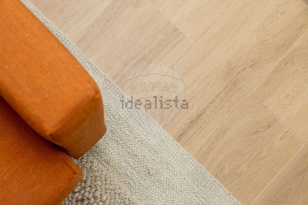 Apartamento T1 à venda na Calçada do Combro