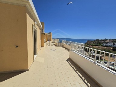 Arrendamento de apartamento T2 em Armação de Pêra