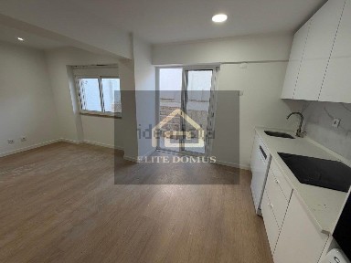 Apartamento T2 à venda na Avenida Dona Filipa de Lencastre, 10