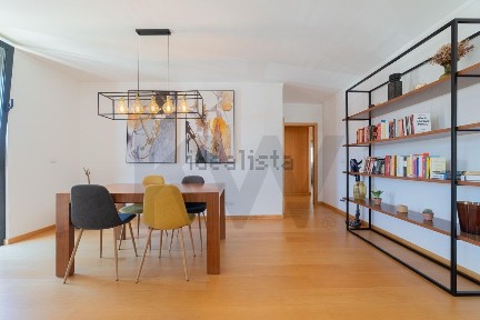 Apartamento T2 à venda na Praceta Professor Alfredo de Sousa, 5